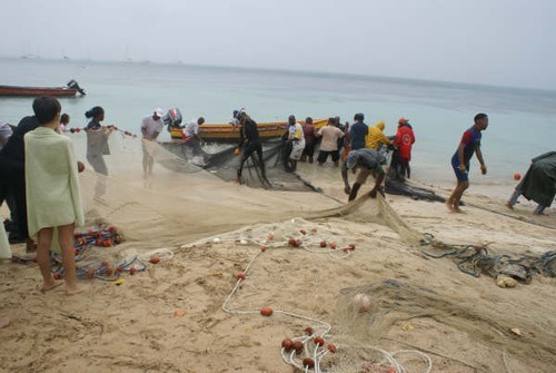 St Anne locals fishing Martinique © Ian & Andrea Treleaven